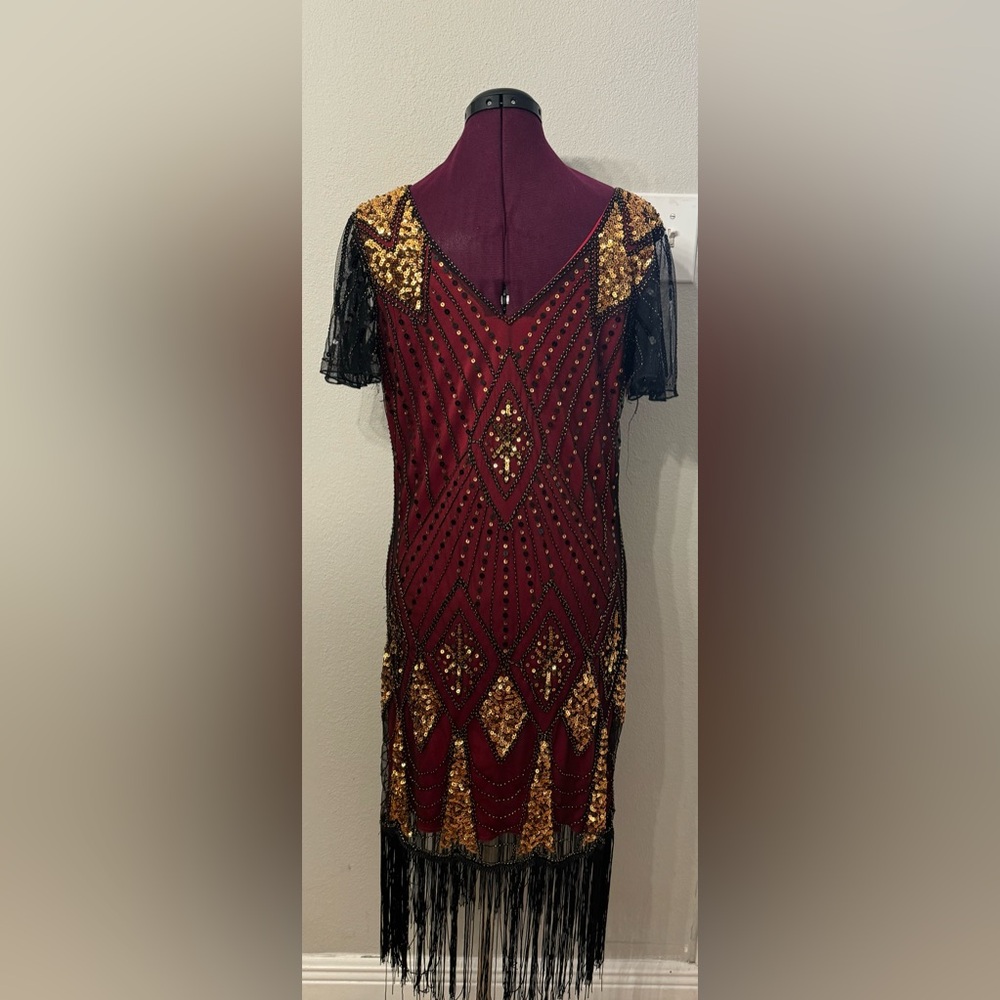 Beaded red dress with details in sleeves